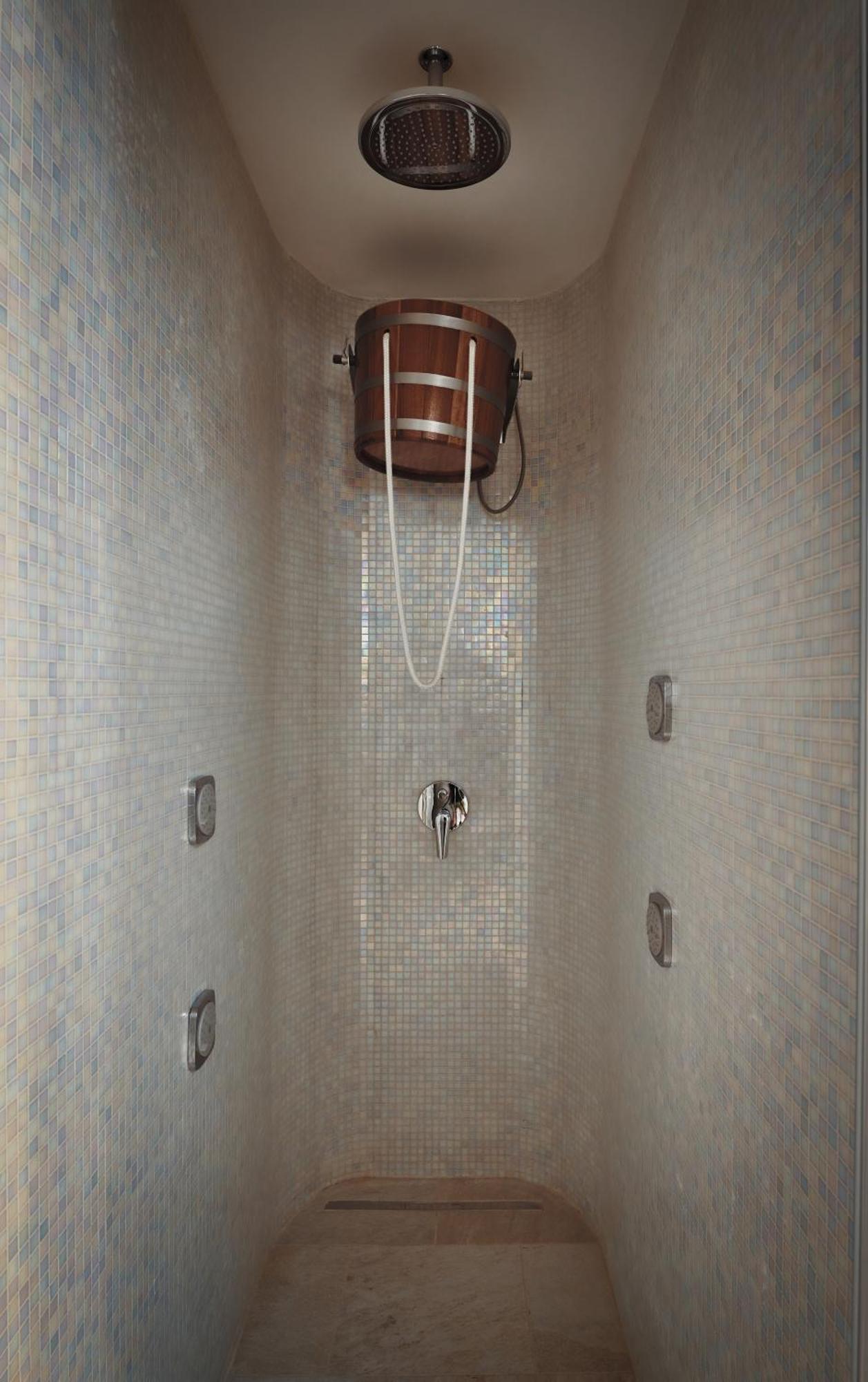 The Hotels, Galata Otel